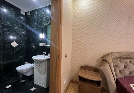 Двухкомнатный номер с душевой кабиной