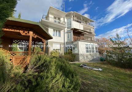 Дом в пригороде Ялта с сауной и крытым бассейном