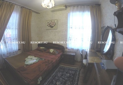 Двухкомнатная квартира с двором на Набережной Ялты