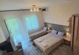 Трехместный