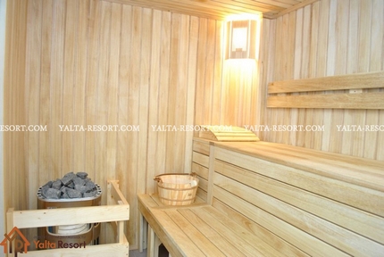 Сауна с бассейном и каминной комнатой