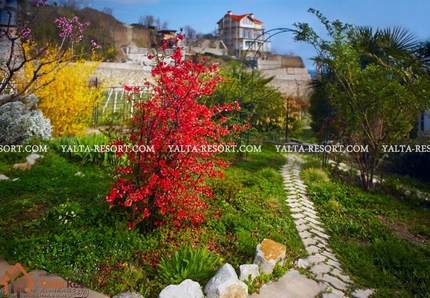 Территория пансионата, сад